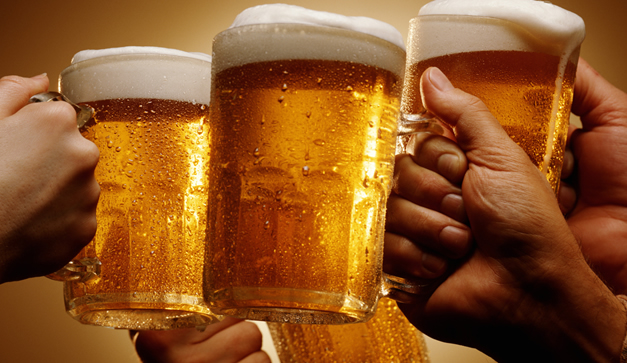 Cerveja que deixa “bêbado” sem álcool? Cientista cria bebida que promete relaxamento sem ressaca