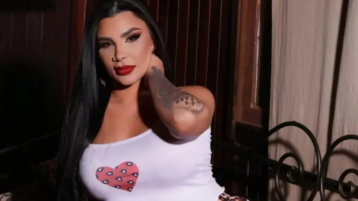 Fim de um ciclo: Jenny Miranda inicia remoção de tatuagem íntima com nome do ex-marido