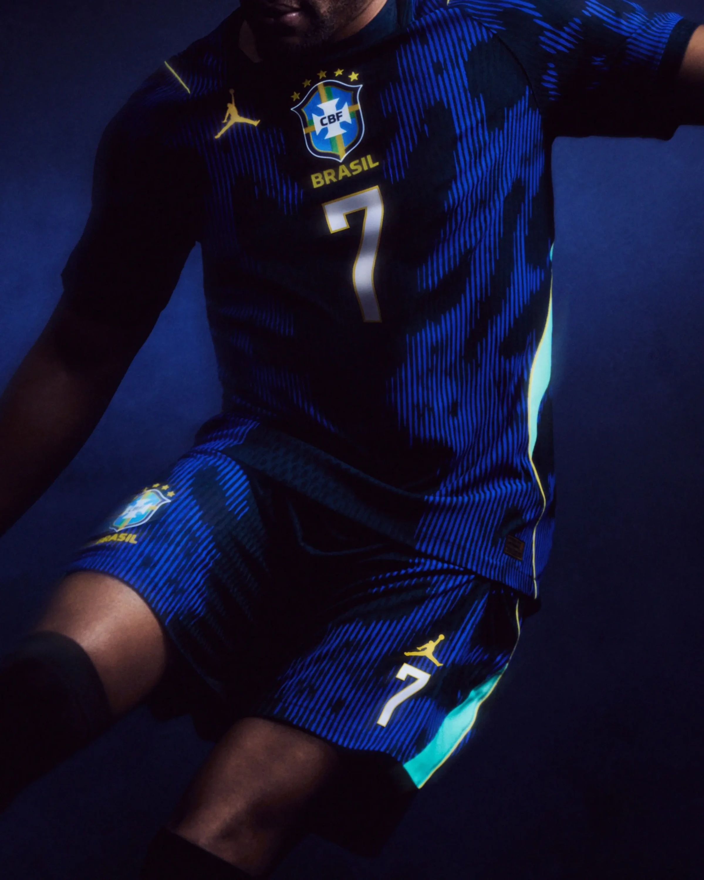 Fim do mistério: CBF lança nova camisa azul da Seleção Brasileira com marca histórica da Jordan