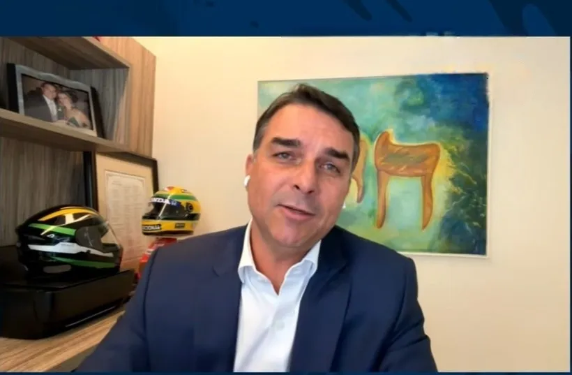 Flávio Bolsonaro diz que anunciará candidato a vice até 15 de agosto