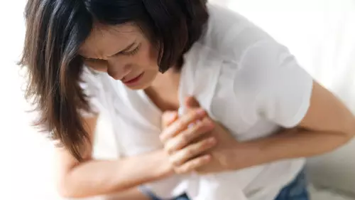 Infarto em mulheres: sintomas atípicos causam confusão médica e aumentam letalidade