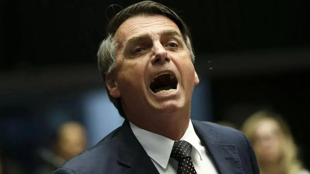 Jair Bolsonaro passa mal e é internado às pressas na UTI; veja o motivo