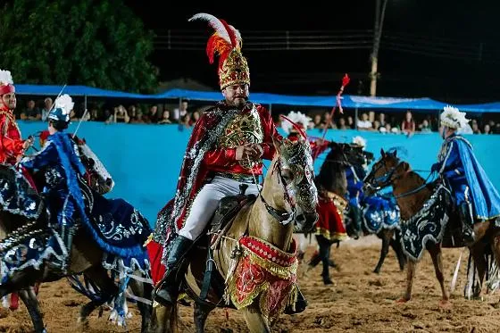 Mouros e cristãos duelam em Goiás: Circuito das Cavalhadas agita quatro cidades neste fim de semana